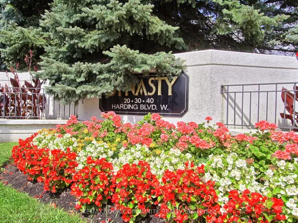 40 Harding Blvd #1114, Richmond Hill, ON L4C 9S5