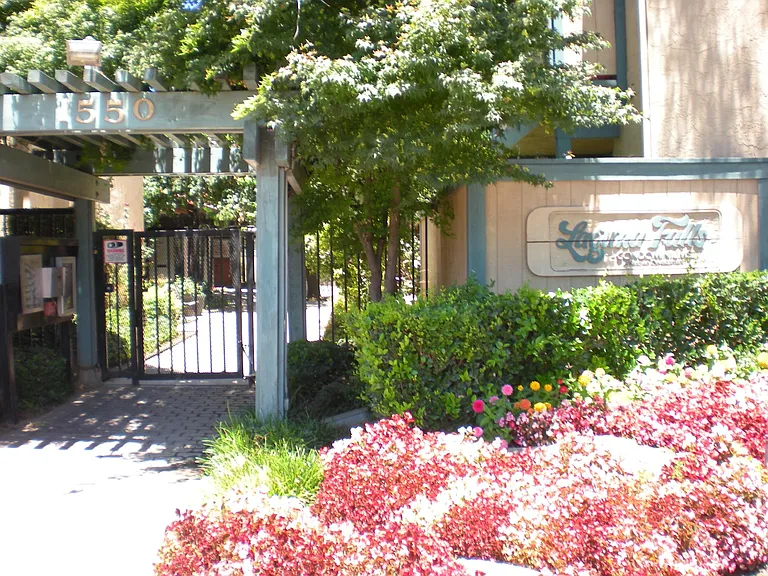1550 W Ashlan Ave #103 — Photo 1