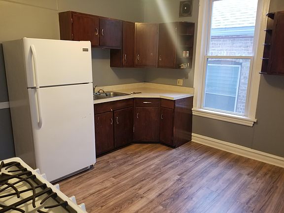 2nd image of 841 Lathrop Ave APT 1