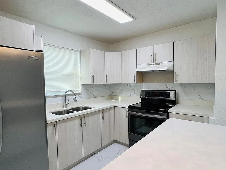 525 NW 22nd Ave — Photo 14