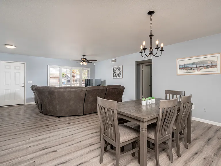 951 W La Jolla Dr — Photo 3