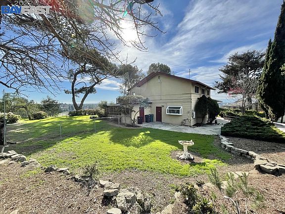 4th image of 32099 Chicoine Ave