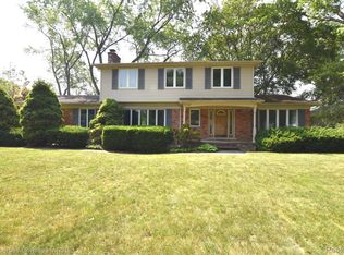 2597 Townhill Rd, Troy, MI 48084