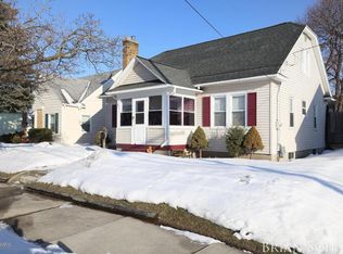 1011 Beechwood St NE, Grand Rapids, MI 49505