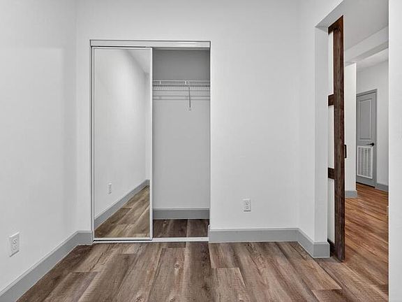 3rd image of 2252 Fernwood St #B