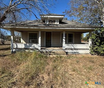 610 E 2nd Ave, Nixon, TX, 78140