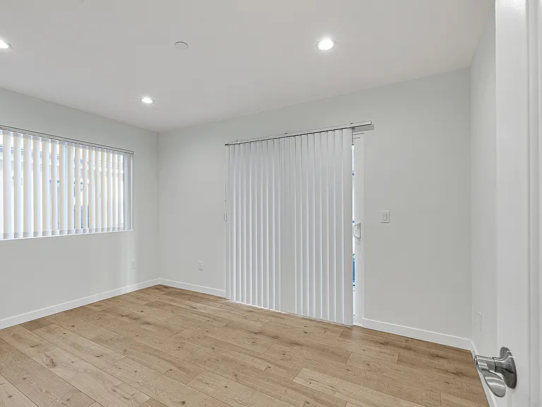 569 E Cypress Ave — Photo 11