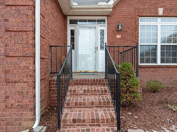 3rd image of 800 Bromley Ct