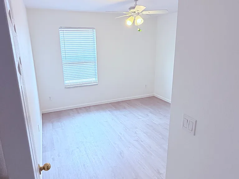 1532 Derby Glen Dr — Photo 8