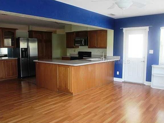 5th image of 401 79th Ave NE