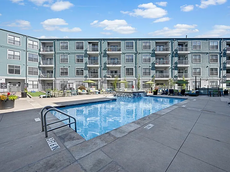 The Metro Apartments — Photo 12
