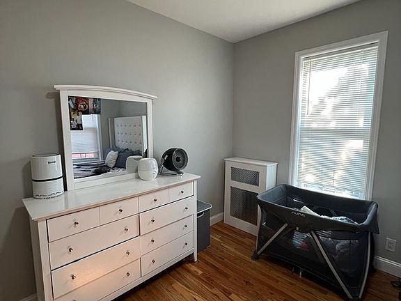 5th image of 3022 Barnes Ave APT 2R