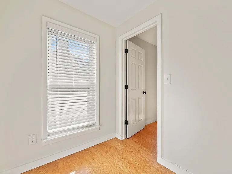 42-44 Saratoga Ave — Photo 14