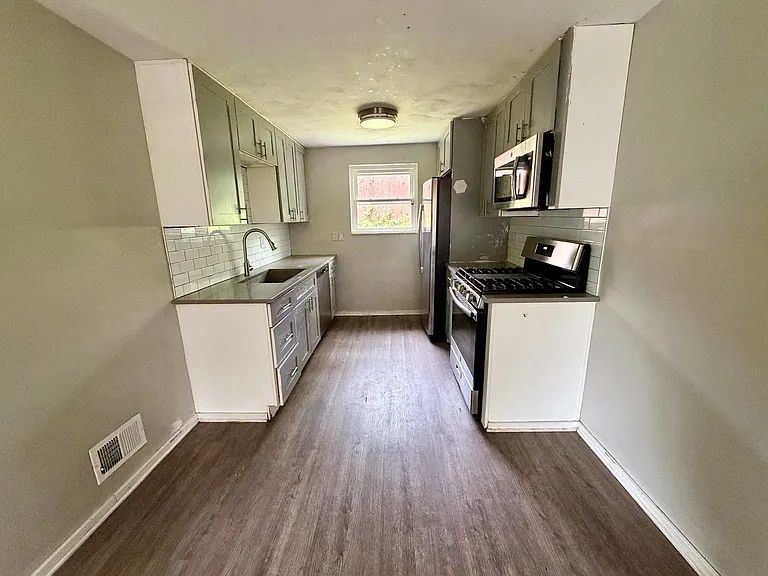 1710 Arnold St — Photo 13