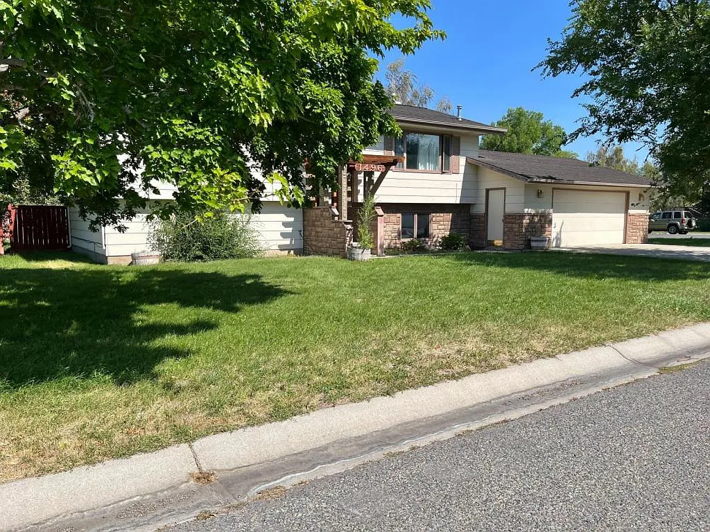 1496 Kodiak Rd — Photo 2