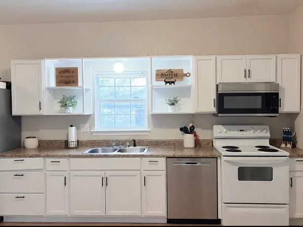 180 Trail Dr, Bowie, TX 76230