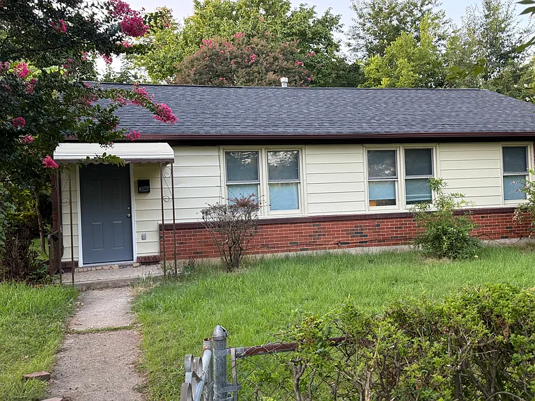 2208 Ford Ave — Photo 1