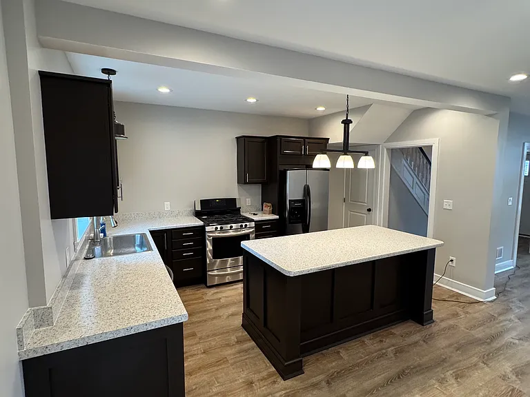 735 Winton St — Photo 2