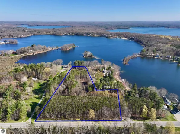 W Jennings Rd, Lake City, MI 49651
