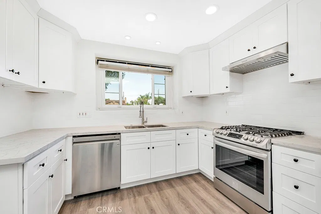 3 bed, 2298 sqft, $4,800 — Photo 4