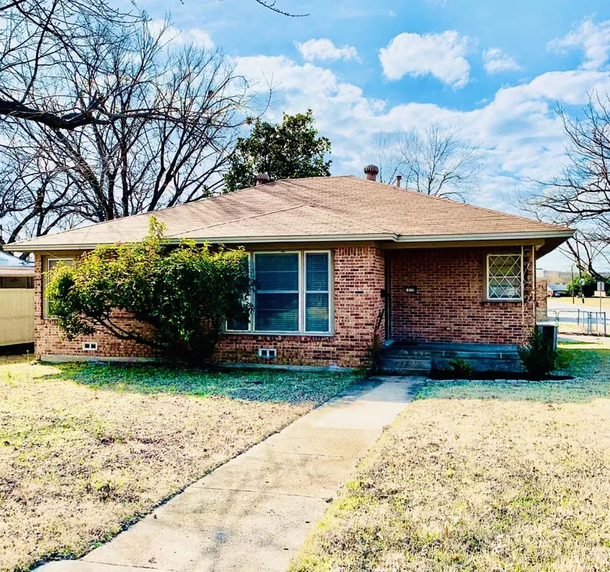 226 Tolbert — Photo 1