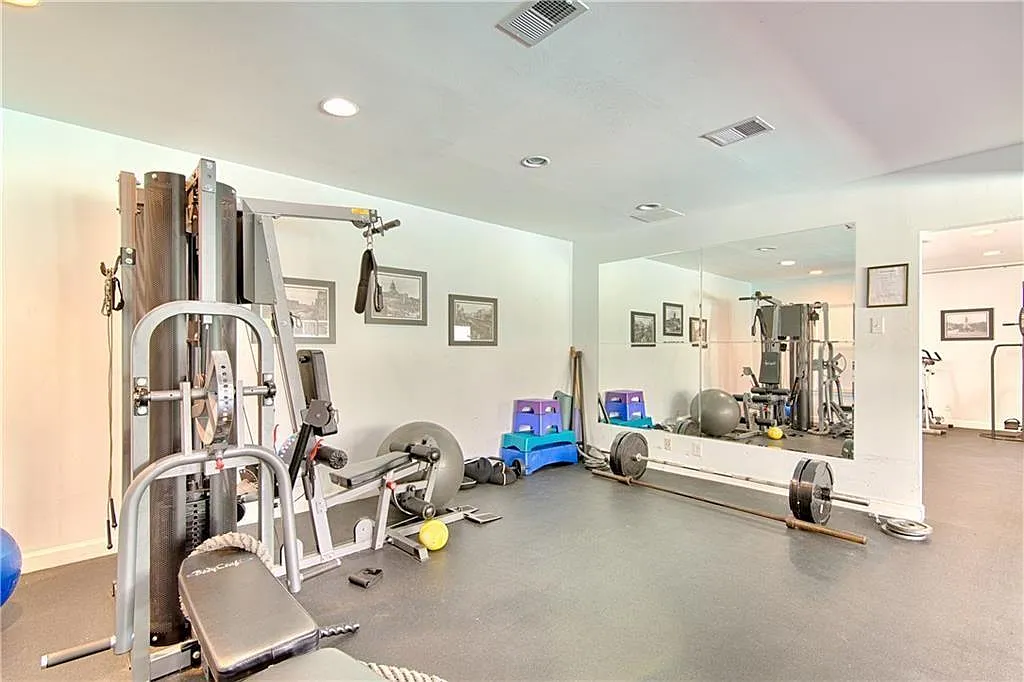 1 bed, 1.0 bath, 413 sqft, $1,050 — Photo 3