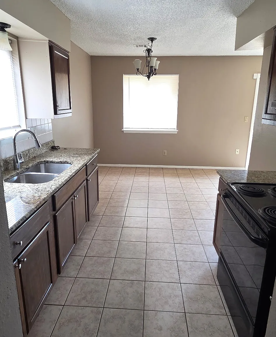 4 bed, 1290 sqft, $1,545 — Photo 2
