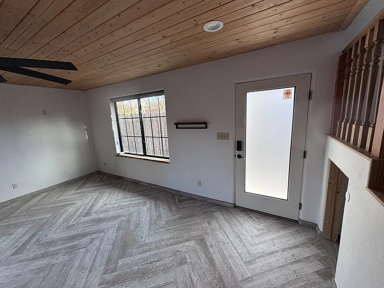 232 Valverde St — Photo 102