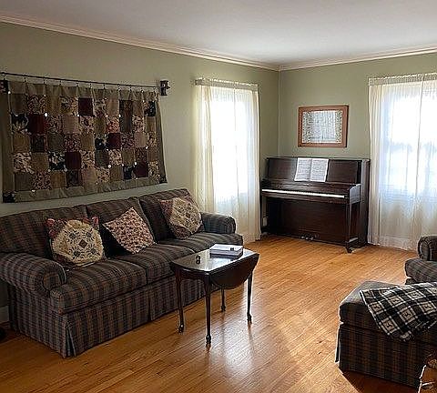 3rd image of 217 Parsons Dr