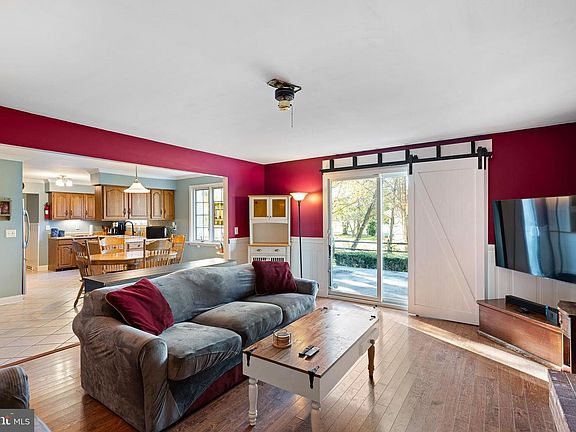 4th image of 2209 Wheatleys Pond Rd