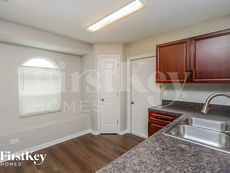 1703 Hulett Dr — Photo 5
