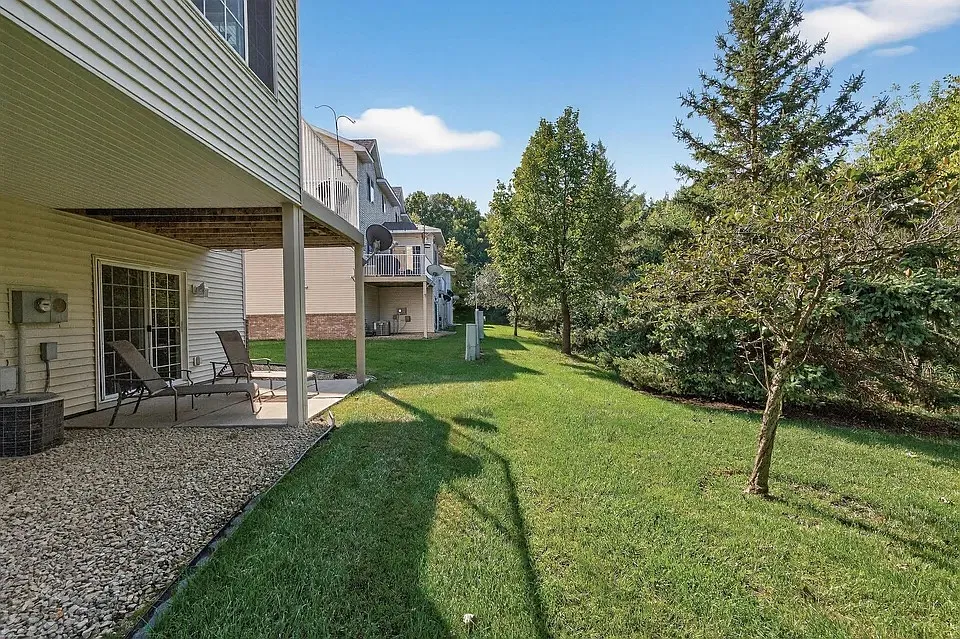 3 bed, 2228 sqft, $2,750 — Photo 2
