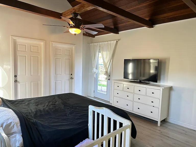 22040 Avenue San Luis — Photo 10