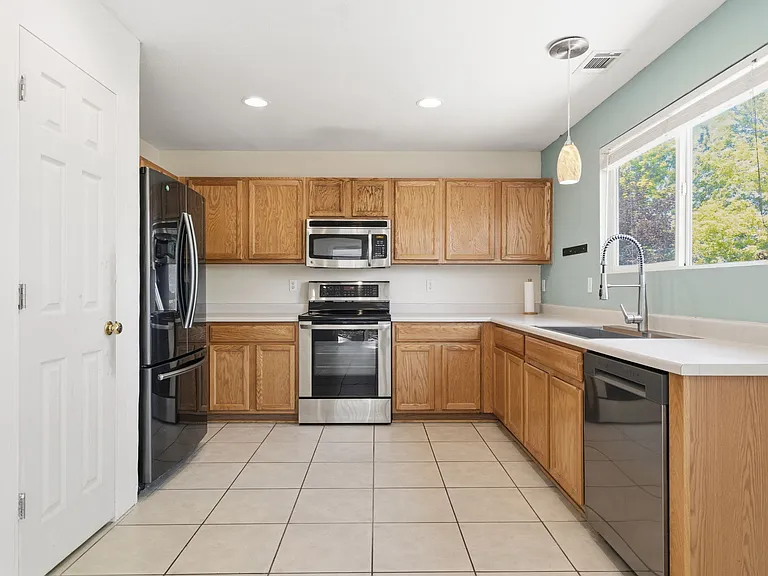 11114 York Way — Photo 12