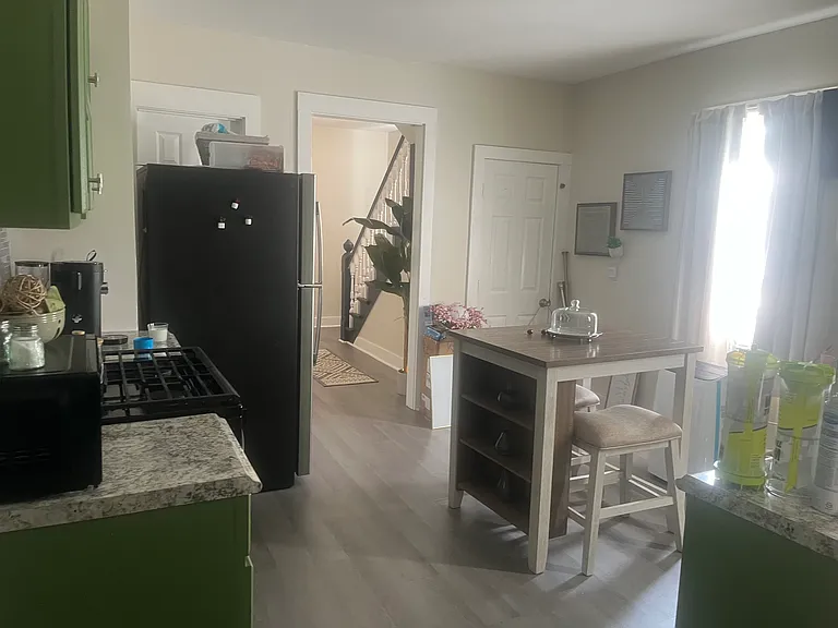 233 Valley St — Photo 3
