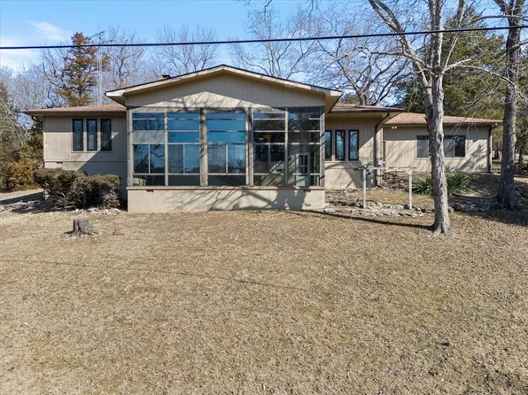 27 Horseshoe Dr, Holiday Island, AR 72631