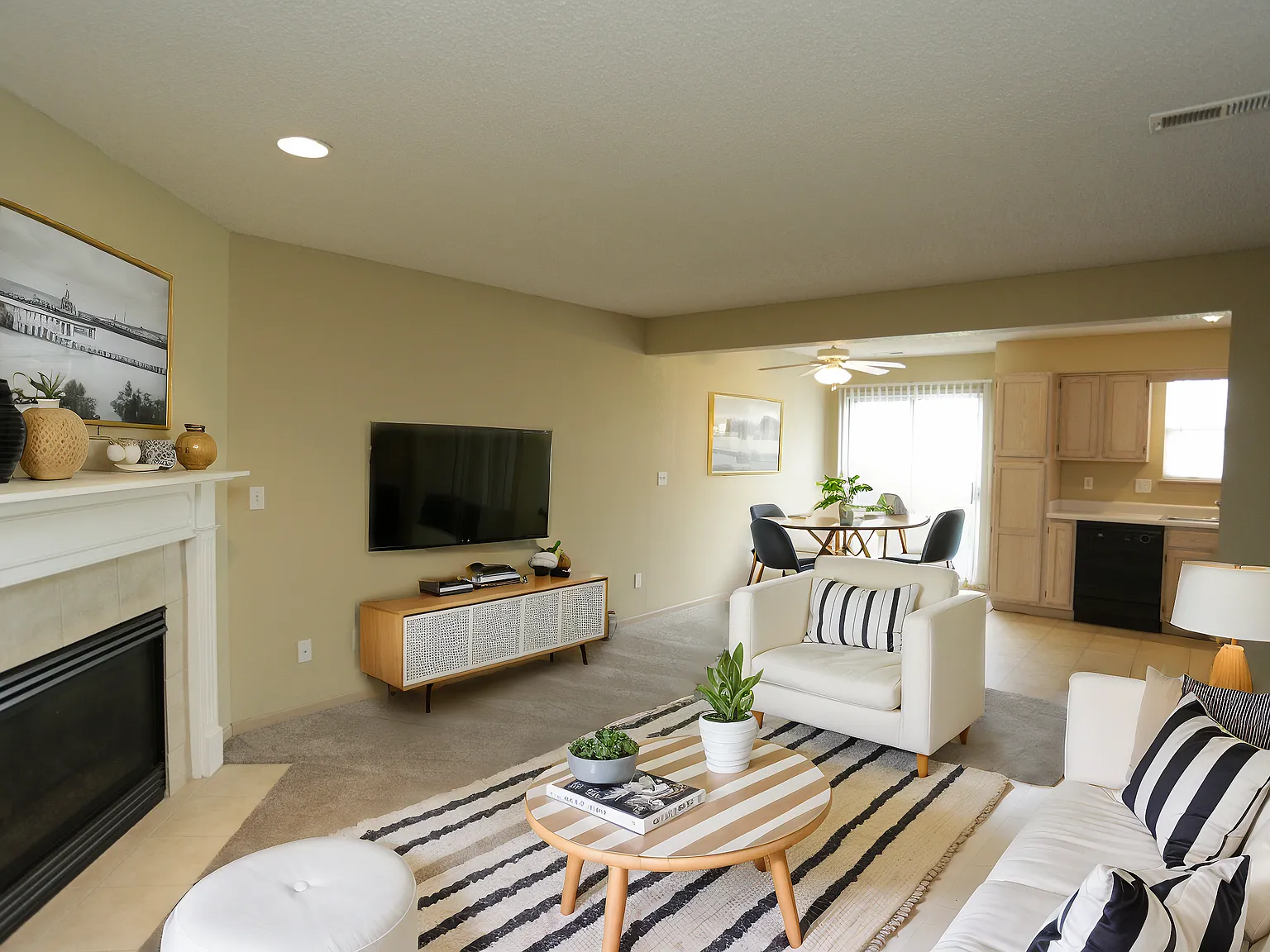 2 bed, 2.5 bath, 1350 sqft, $1,250 — Photo 2