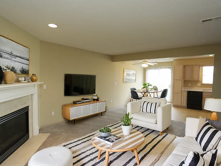 1608 Garden Ter — Photo 2