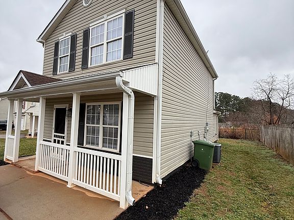 3rd image of 1607 Hallmark Hills Dr