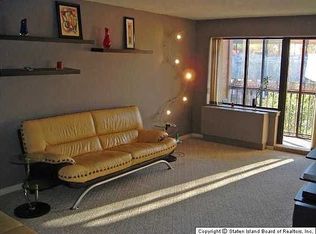 75 Essex Dr APT 3F, Staten Island, NY 10314