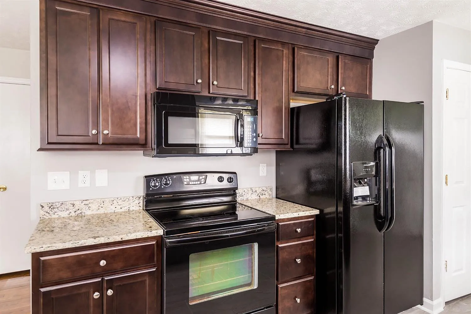 3 bed, 1188 sqft, $1,675 — Photo 4