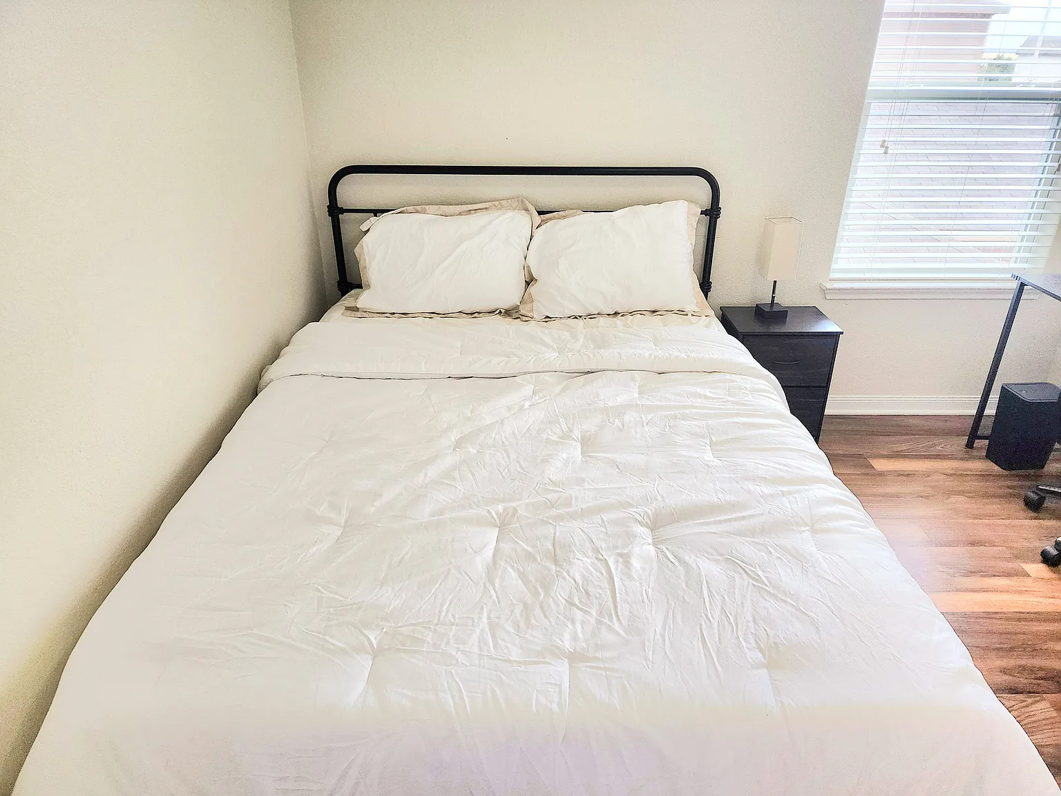 4 bed, 2.5 bath, 2400 sqft, $910 — Photo 2