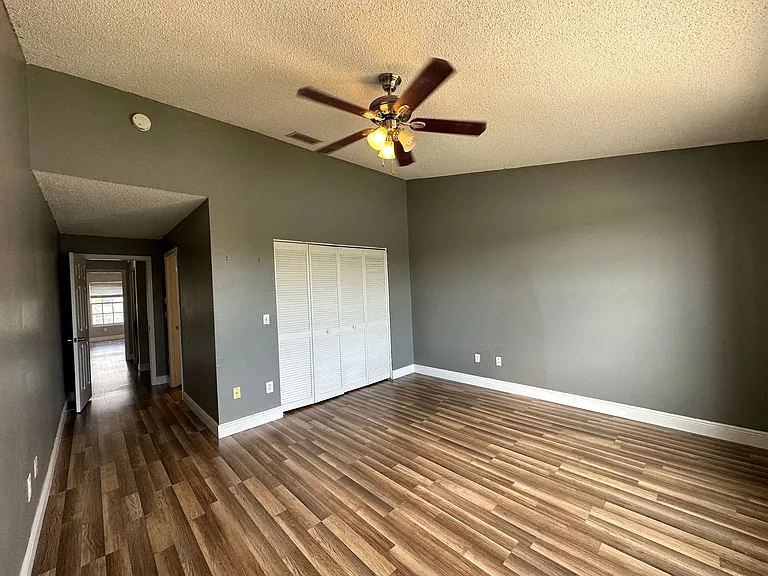 413 Kensington Lake Cir — Photo 11