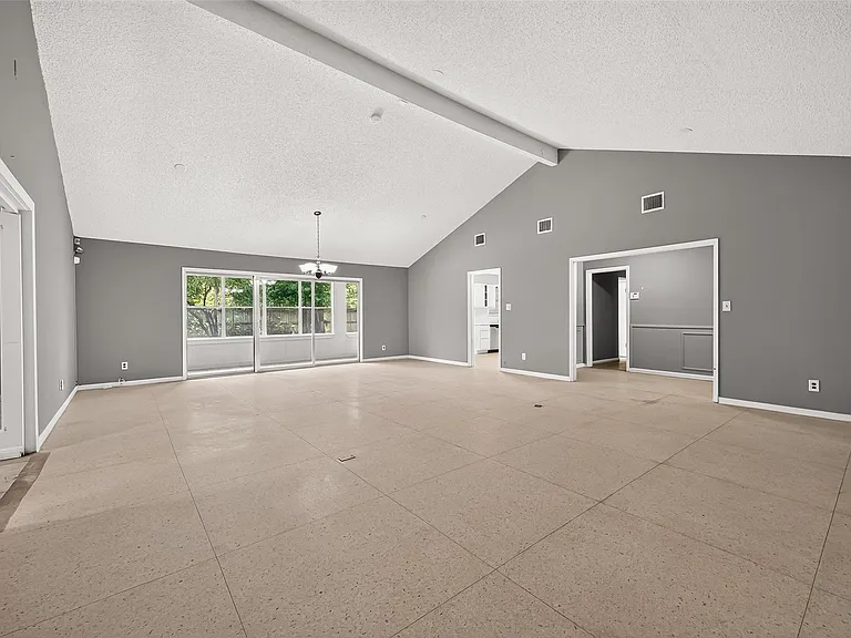 19002 Mirror Lake Dr — Photo 9