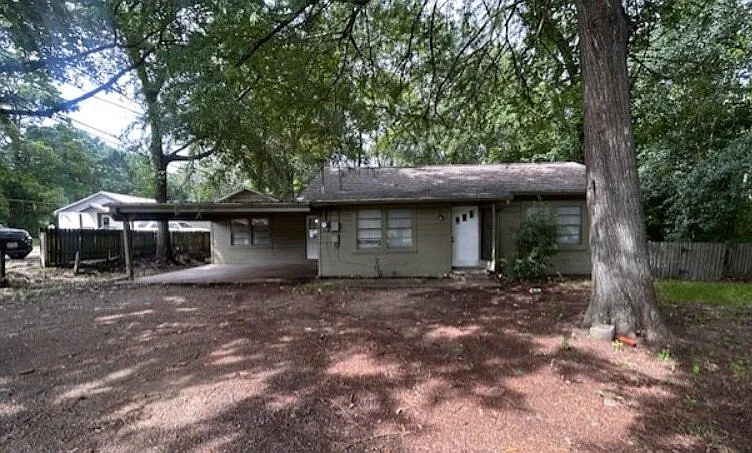 3 bed, 2.0 bath, 1126 sqft, $900 — Photo 1