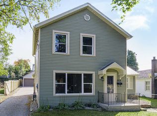 523 N 9th St, Manitowoc, WI 54220