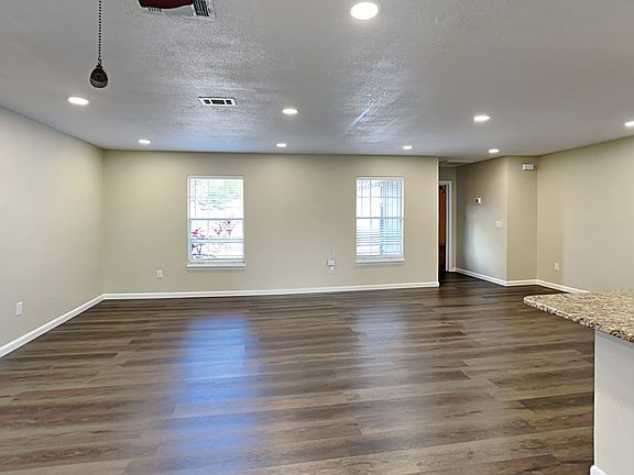 4th image of 1125 Woodsmere Pkwy