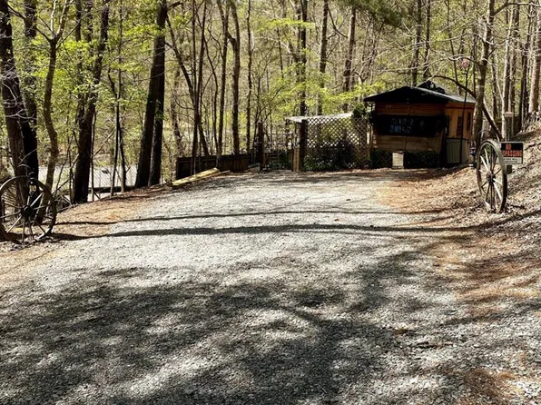 151 25th St, Ellijay, GA 30540