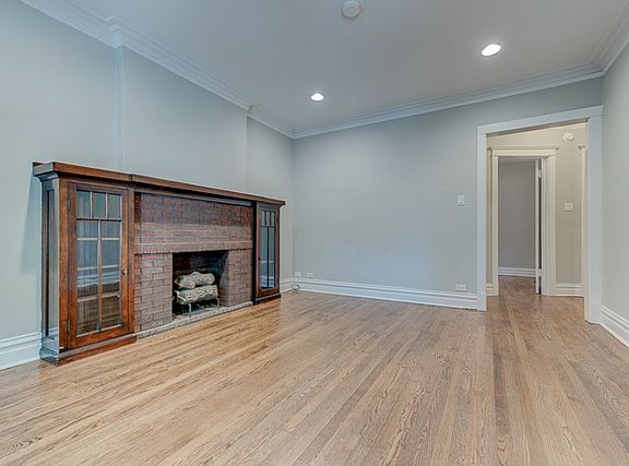 2nd image of 3810 N Kenmore Ave #1S
