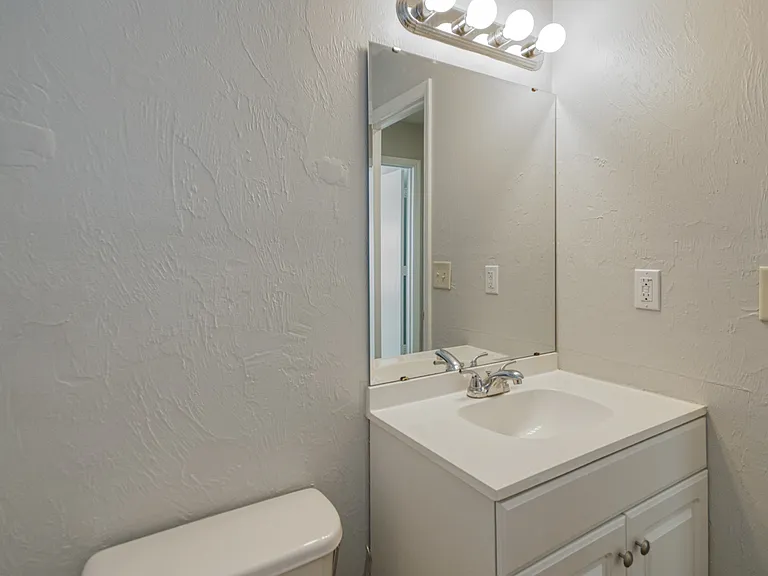 Edgewood Villas @ Midtown — Photo 14